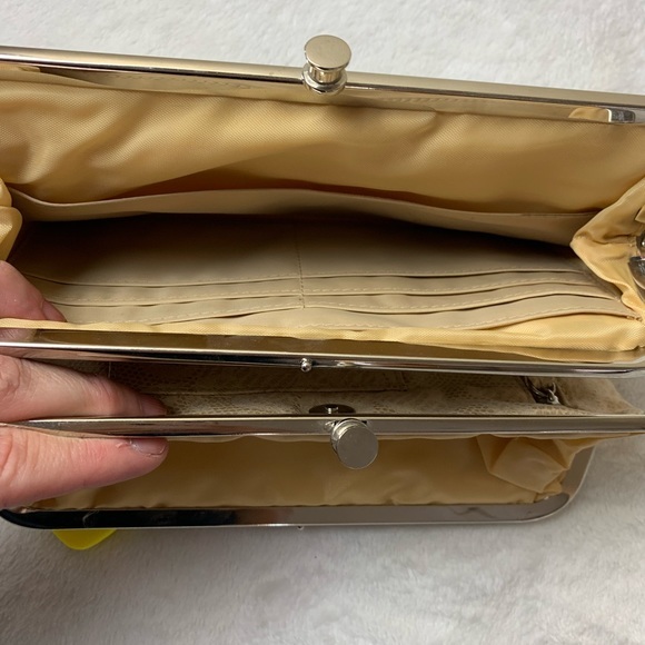 Cream Wallet clutch with lots of pockets - Picture 5 of 9